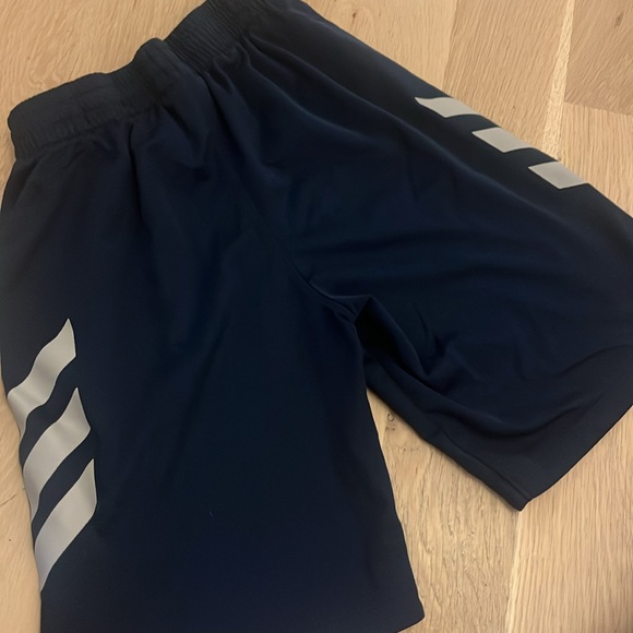 Boys Adidas shorts, size medium - Picture 4 of 4